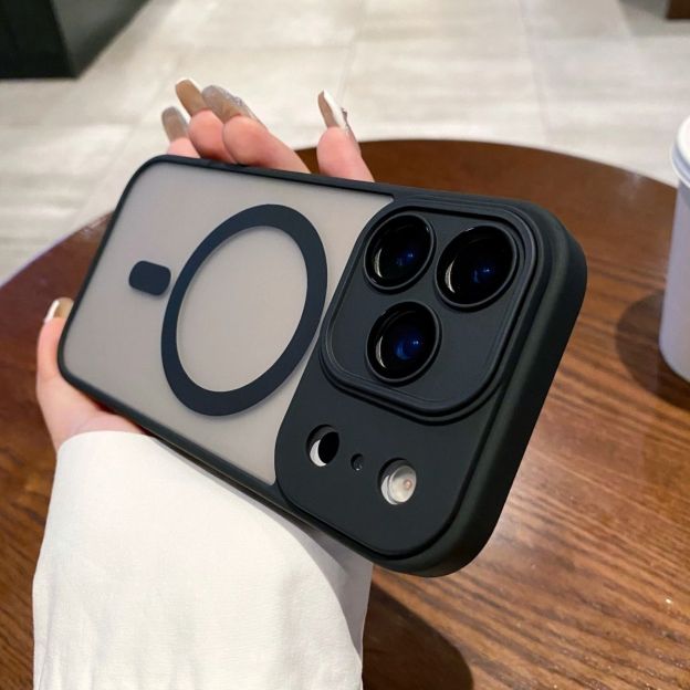 Soft-Feel Matte MagSafe iPhone 17 Case