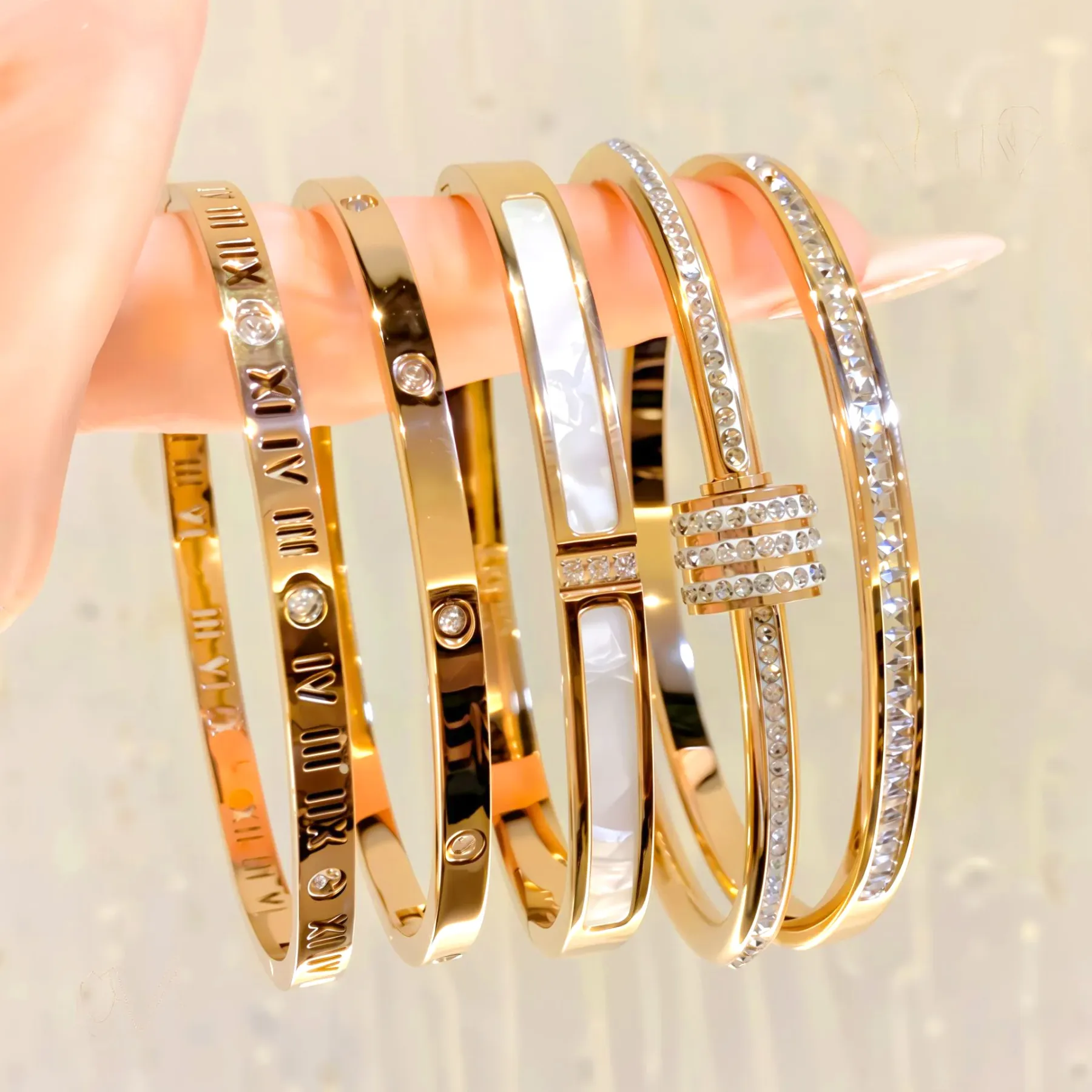 ✨4-Piece Elegant Stainless Steel Bracelet Set, Fashionable Classic Design