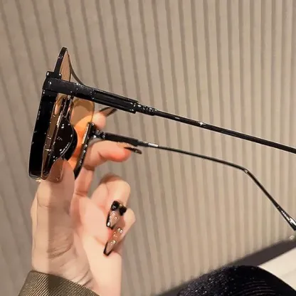 💥Last Day Promotion 49% OFF - Classic Aviator Sunglasses – Unisex, All-Match, Tinted Lenses