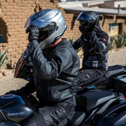 Capacete Shoei GT-AIR II - Um capacete integral exclusivo para turismo de alta qualidade que combina funcionalidade com design refinado