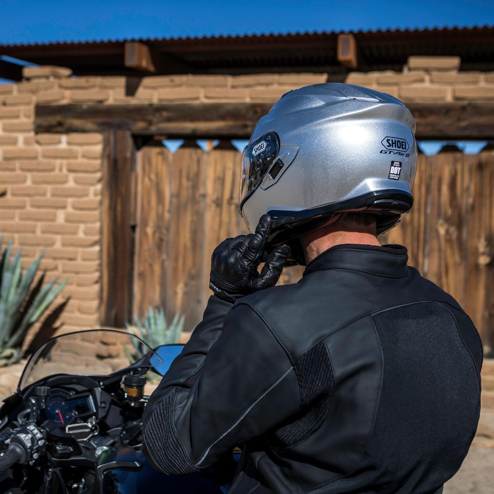 Capacete Shoei GT-AIR II - Um capacete integral exclusivo para turismo de alta qualidade que combina funcionalidade com design refinado