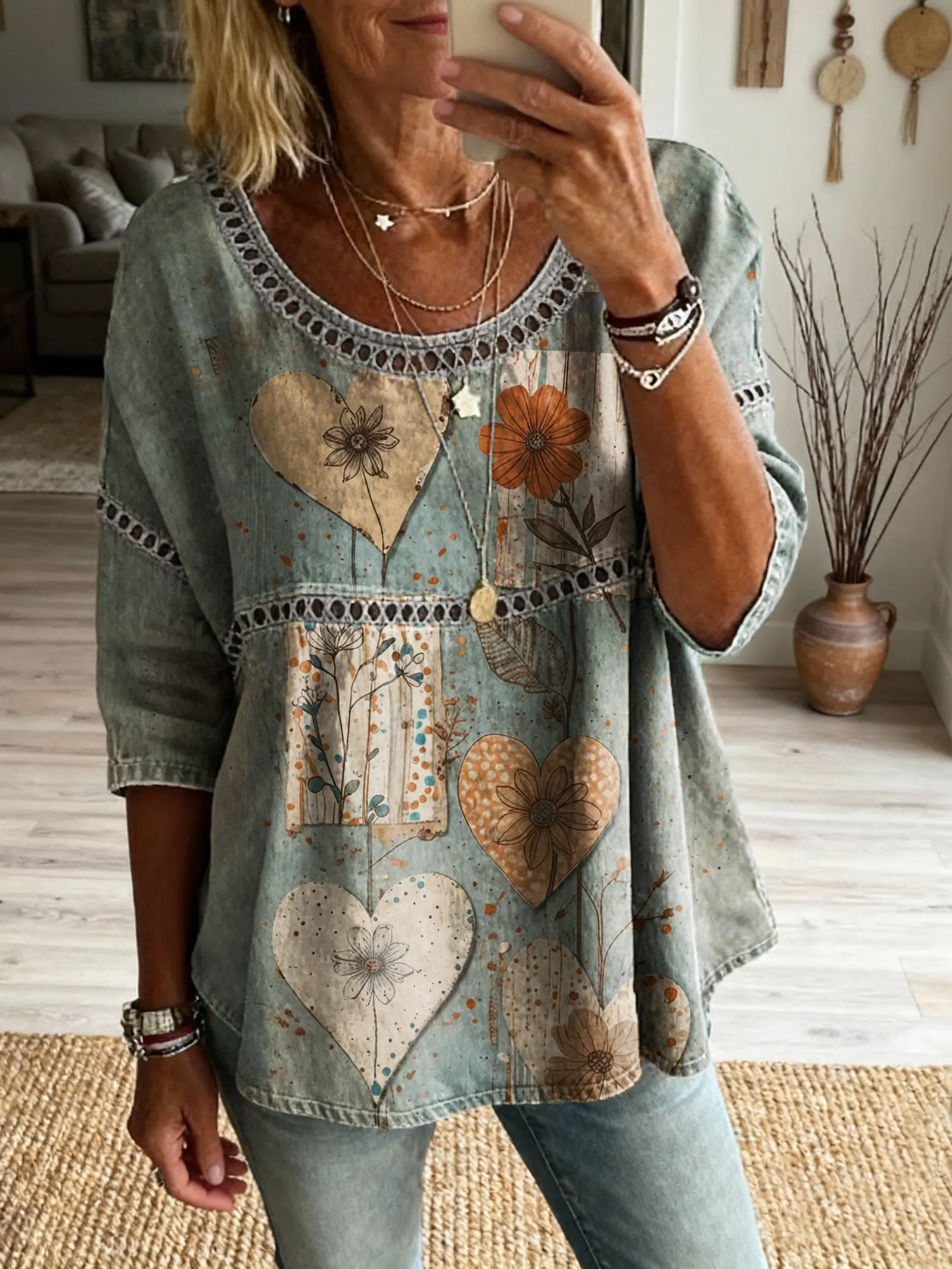 Women's Retro Oil Painting Heart Art Print Casual Round Neck Hollow-out Top