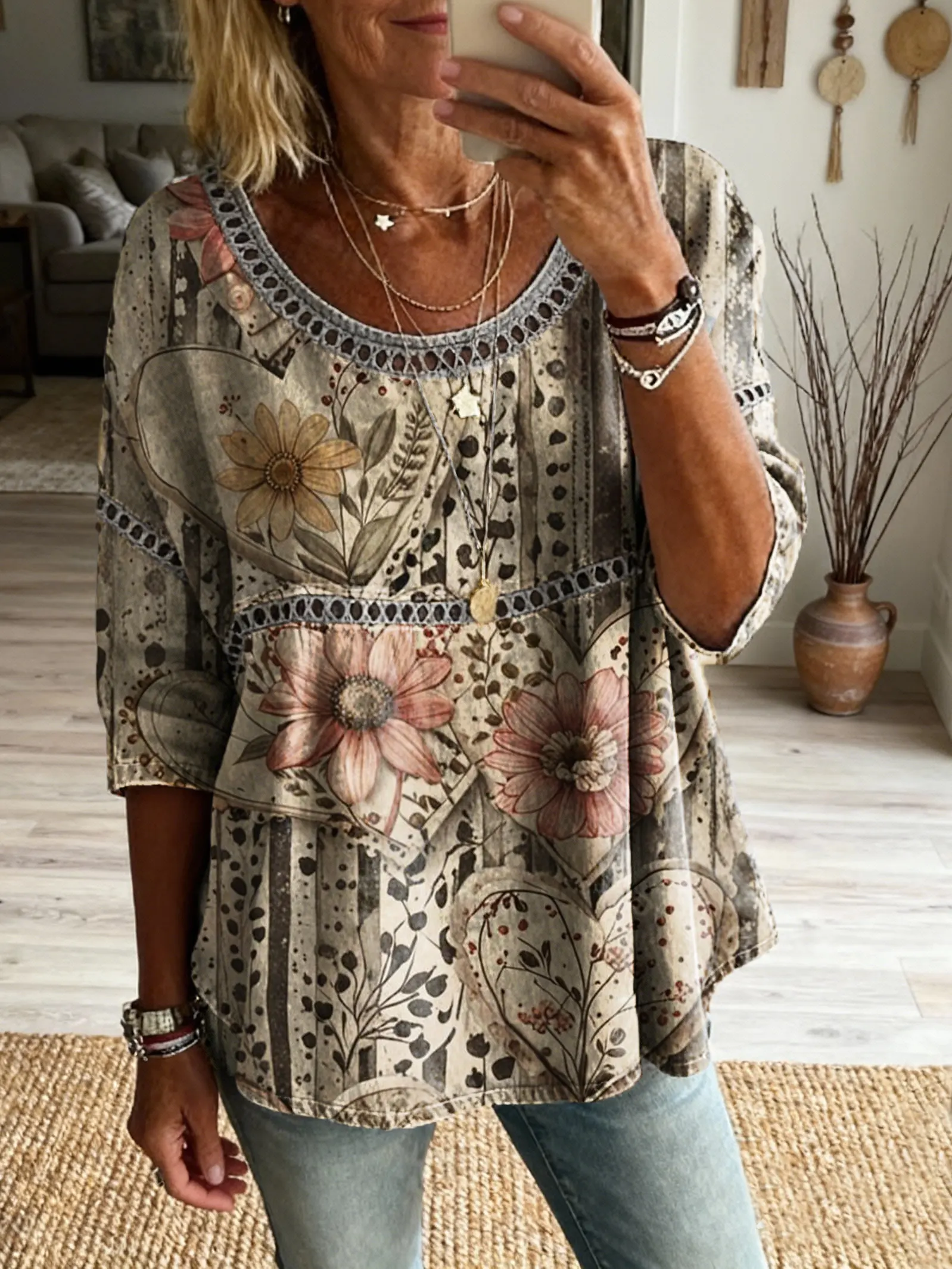 Women's Retro-style Heart Art Print Casual Round Neck Hollow-out Top