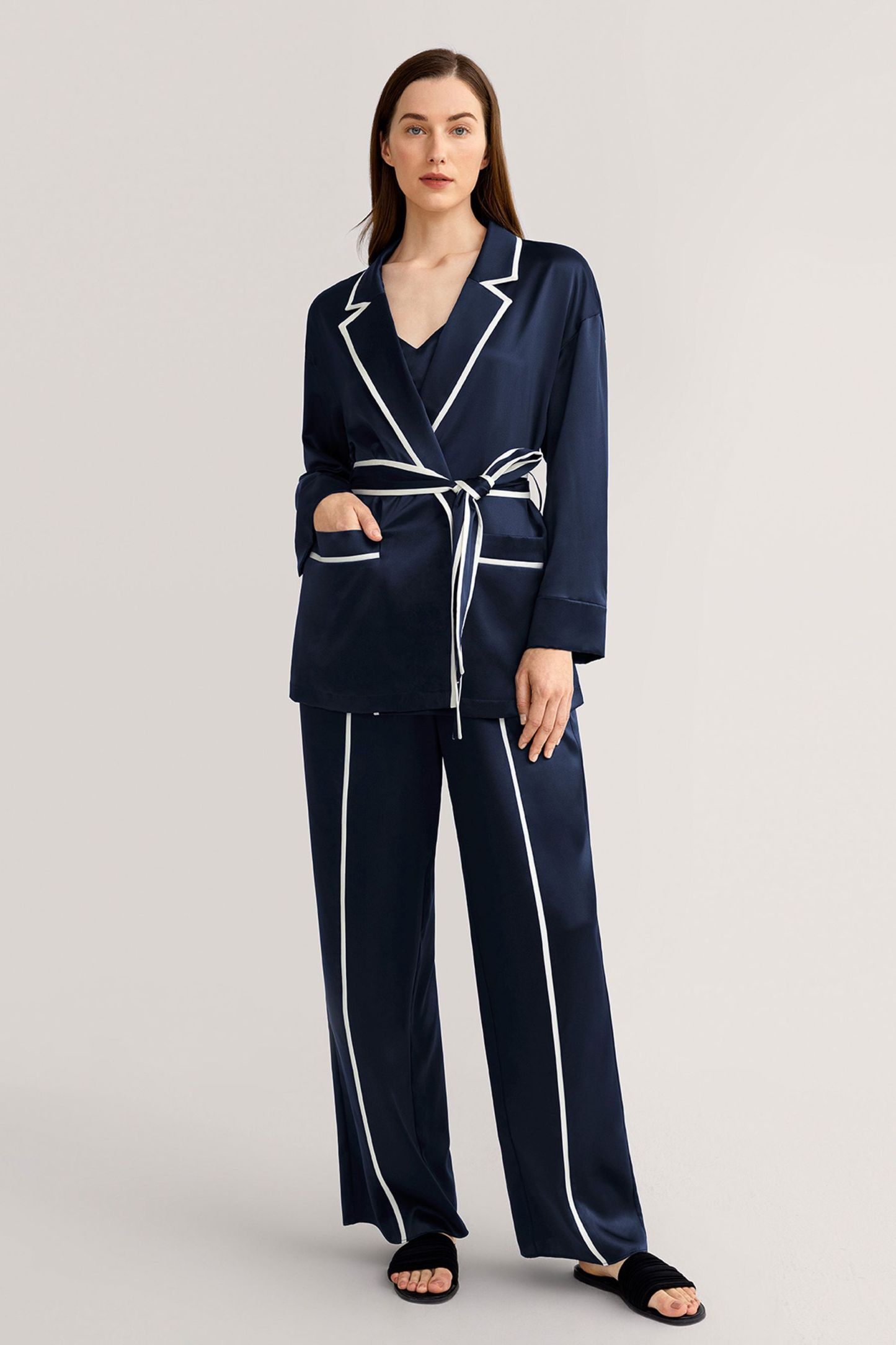 #color_Trim bleu foncé et ivoire