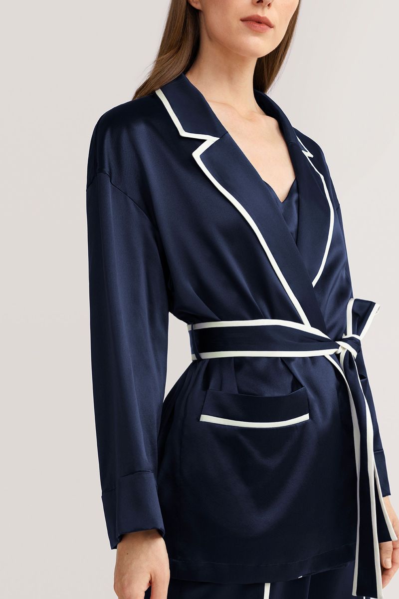 #color_Trim bleu foncé et ivoire