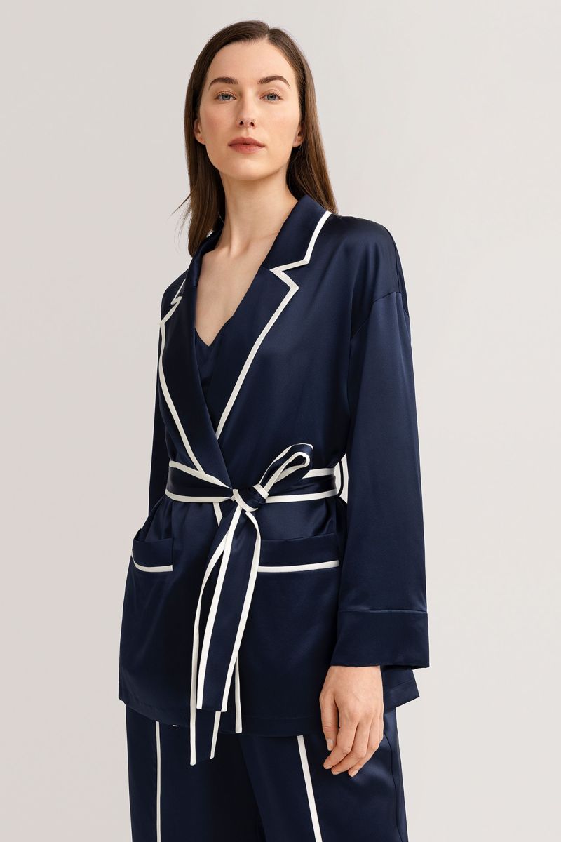 #color_Trim bleu foncé et ivoire