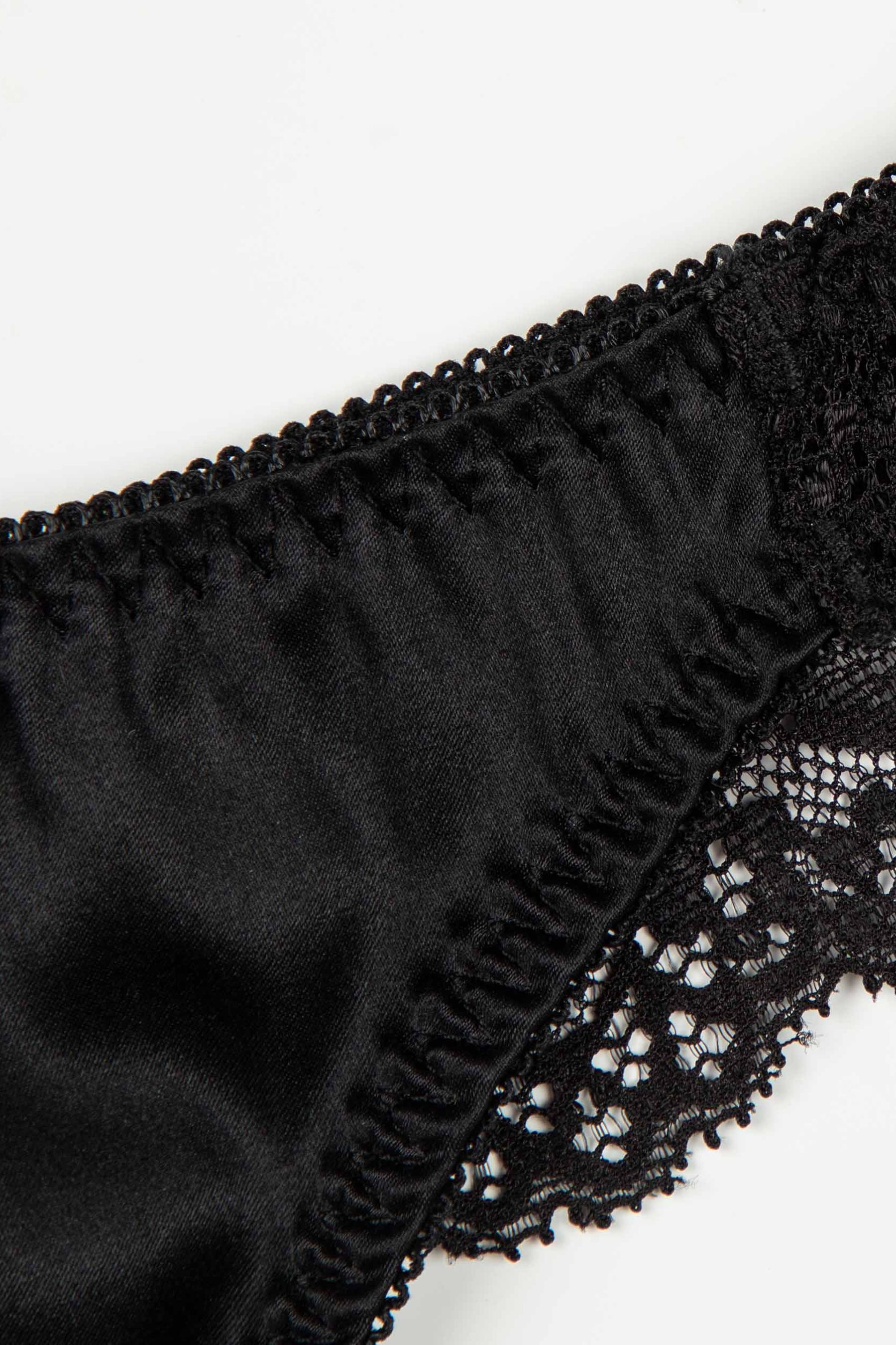 #color_Noir-Prune Clair-Jaune Clair -Taupe