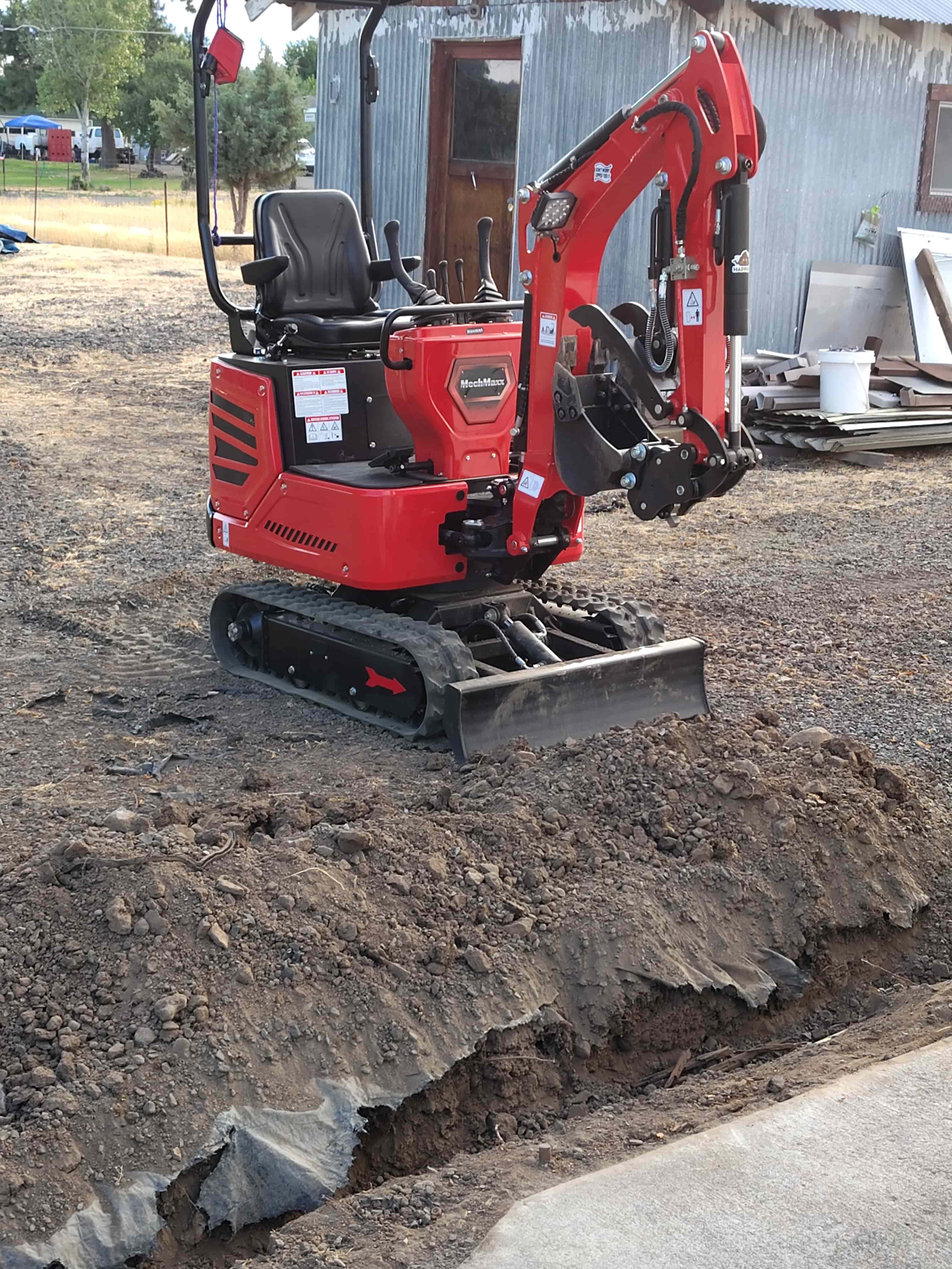 MEC10 mini excavator review photo 8