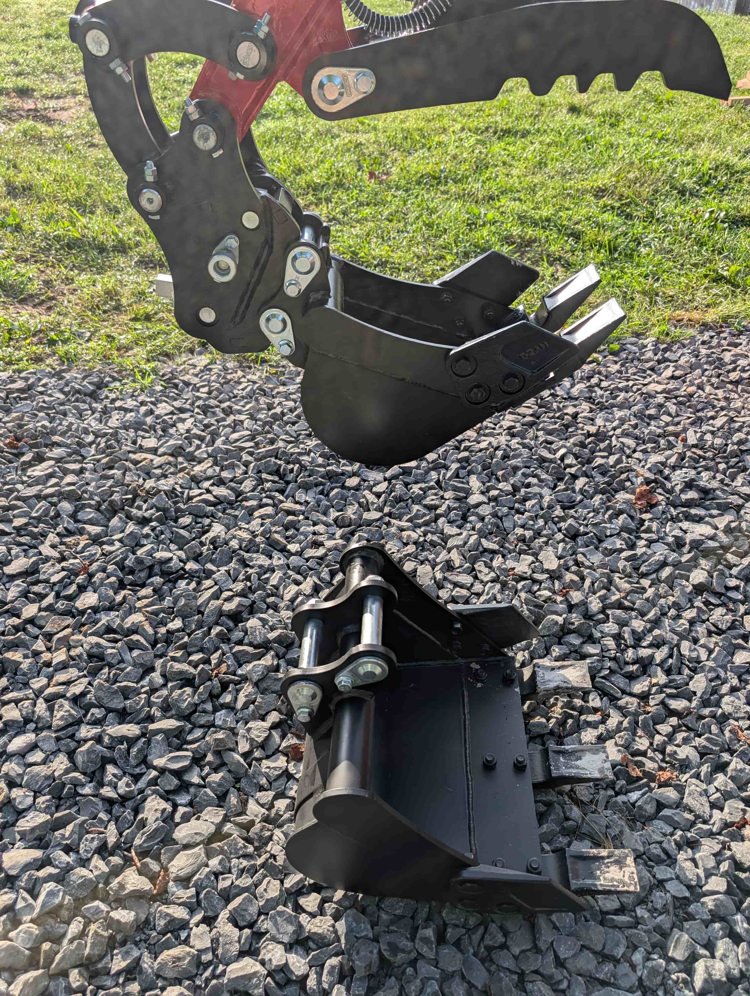 MEC10 mini excavator review photo 13