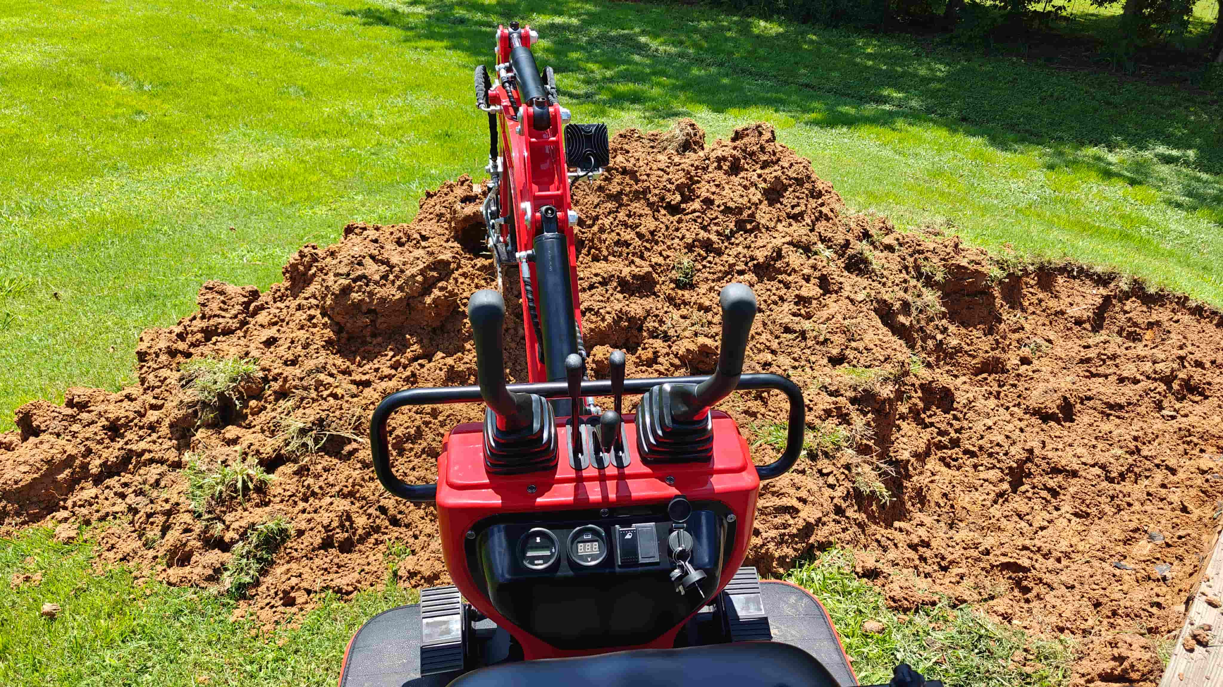 MEC10 mini excavator review photo 21