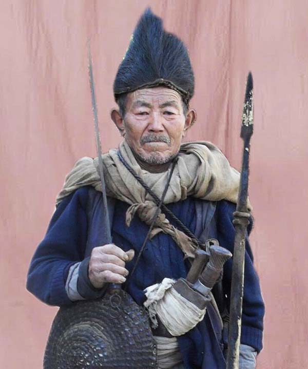 Kirati-man-with-kukri