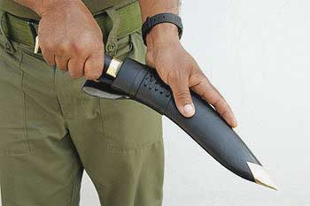 Drawing-kukri-In-and-Out-from-scabbard