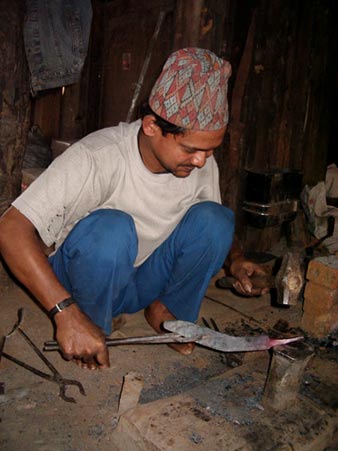 Kami in action, making kukri