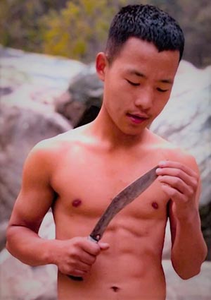 nepali-boy-with-kukri