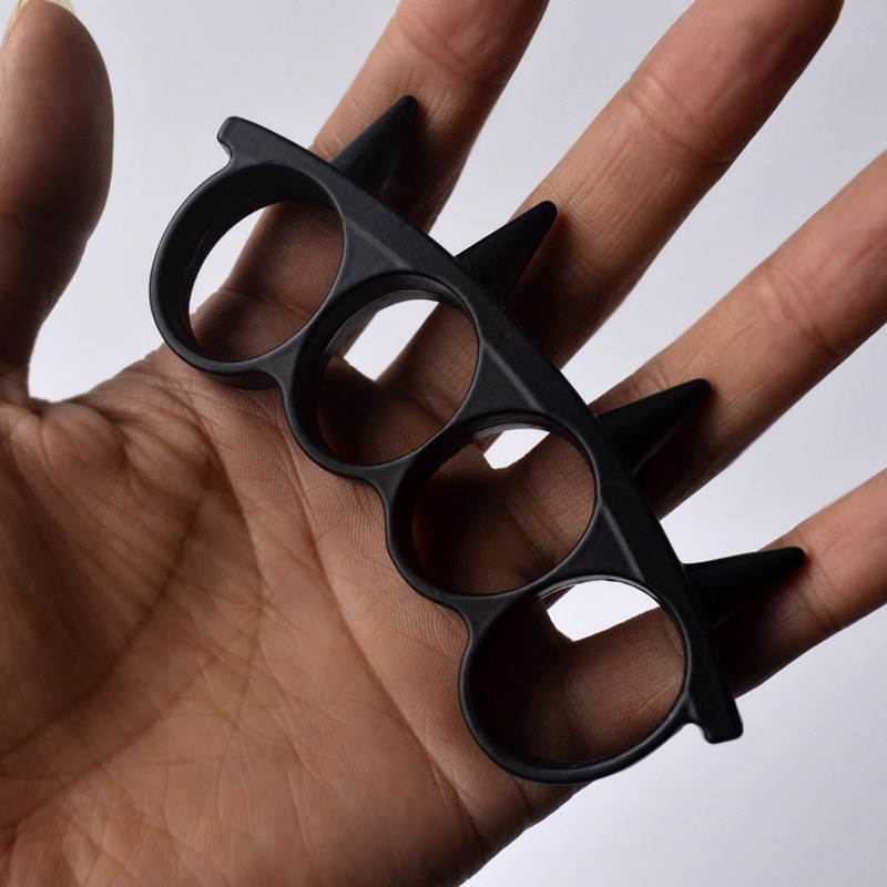 2pcs Brass Knuckles Pointed Four-Finger Fist Ring Buckle Black and Golden YY-kck001