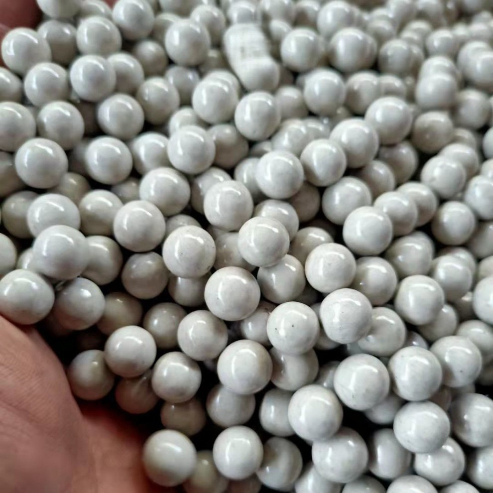 White slingshot clay pellets, magnetic clay pellets, diameter 8 - 11mm
