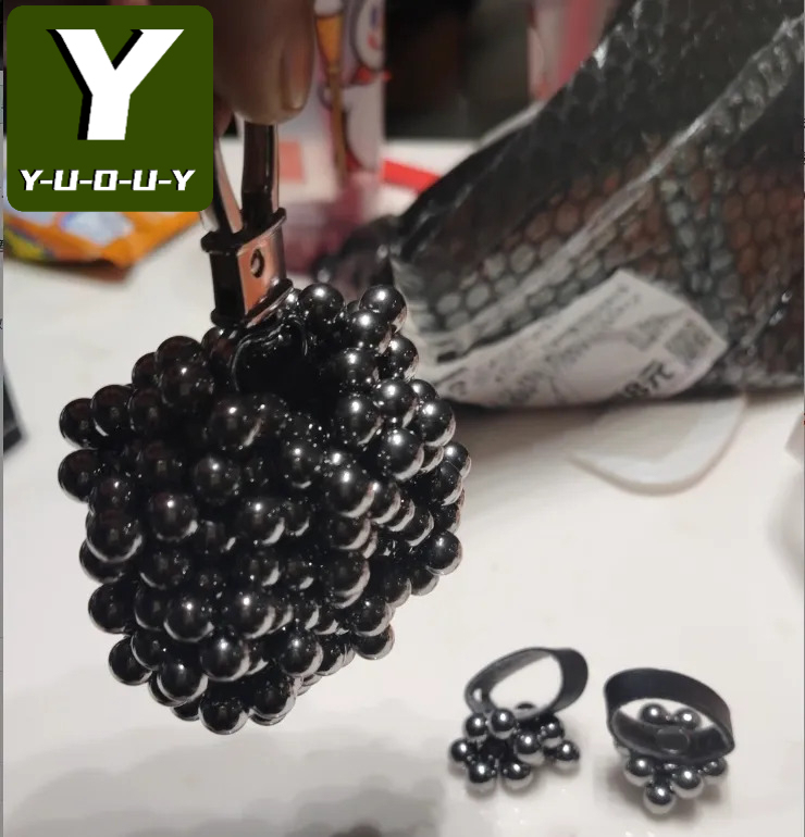 Y-U-O-U-Y Strong Magnetic Slingshot Key Buckle