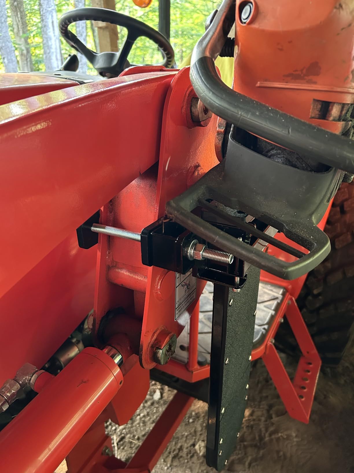 Heavy-duty Chainsaw Holder for Tractor