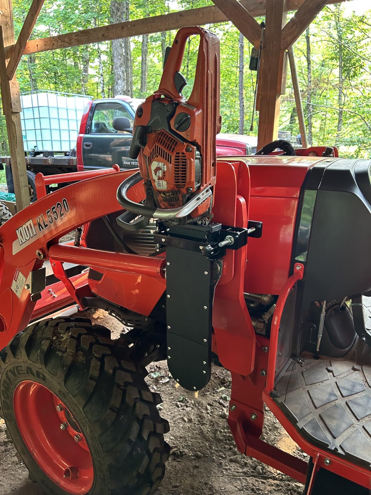 Heavy-duty Chainsaw Holder for Tractor