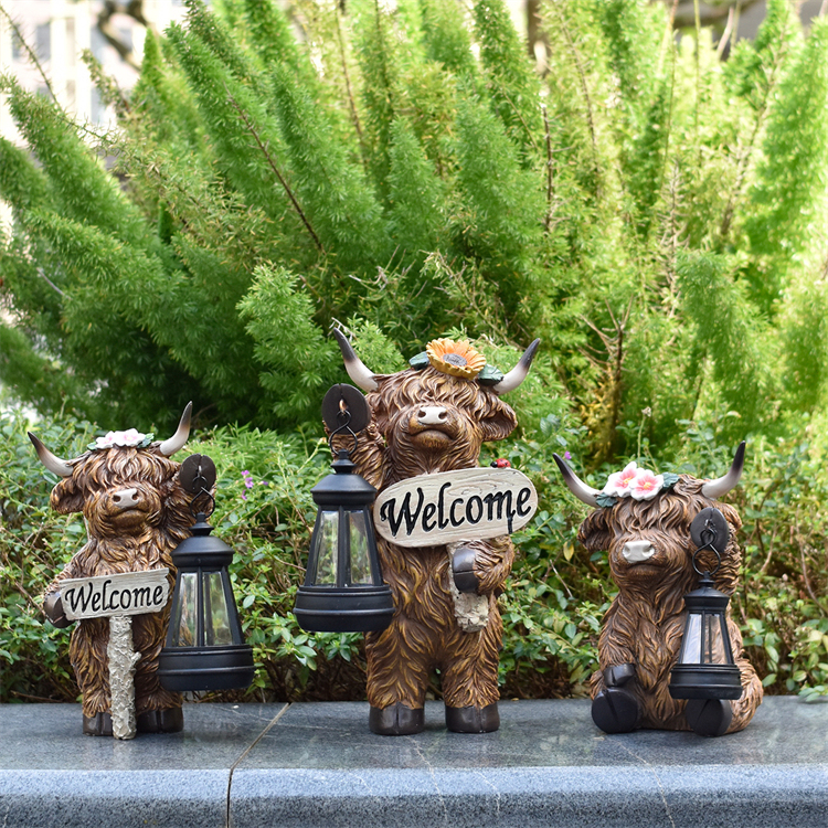 Solar Highland Cow Outdoor Statue with Lantern💡🐮