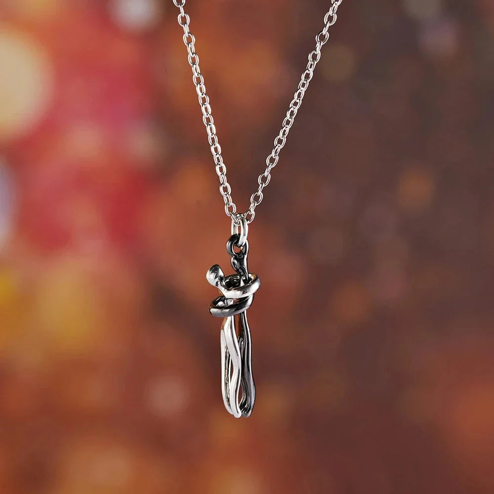 🏆35K+ SOLD! Couple's Hug Necklace（Gift box packaging🎁）