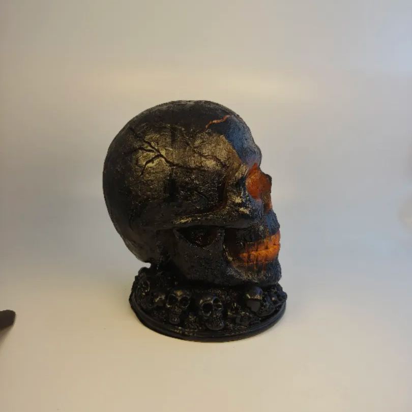 Lava Stone Skull Lamp