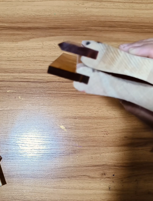 Comparing two squeegee blades for screen printing (profile and edge).