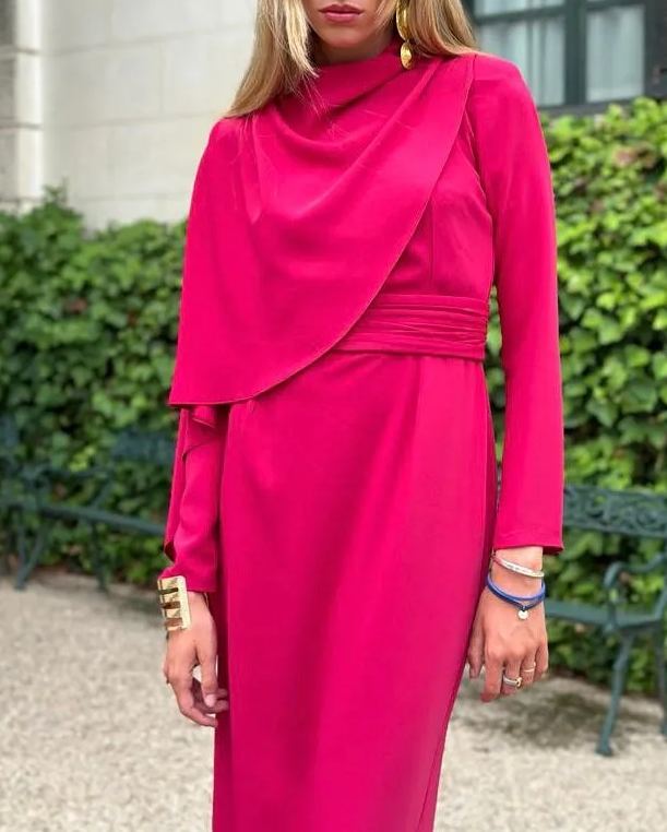 Vestido de dama con estampado de pavo real y fresa