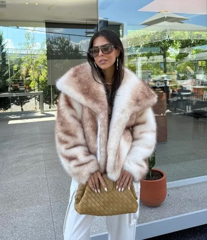 Brown Transitional cream Fur