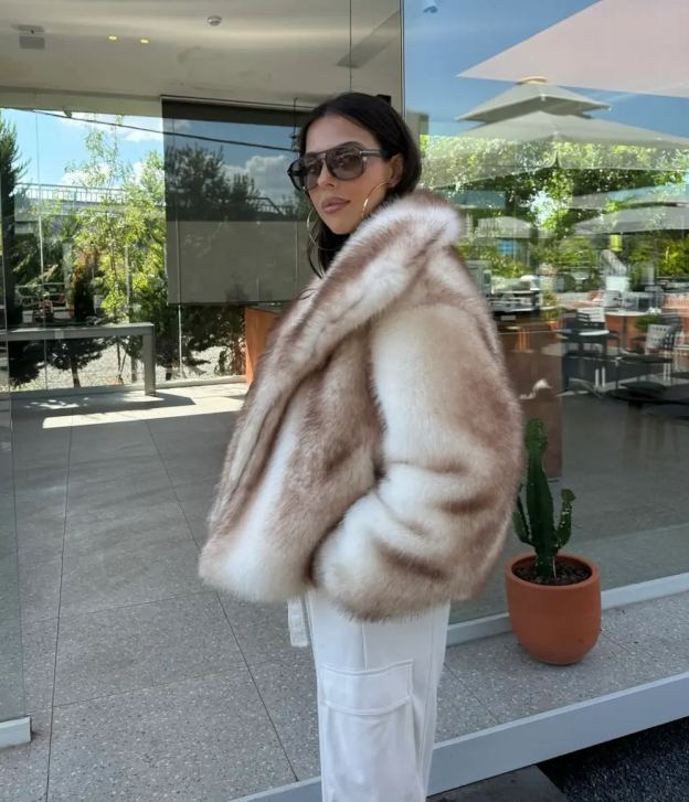 Brown Transitional cream Fur