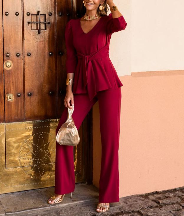 Traje pantalón palazzo con blusa peplum