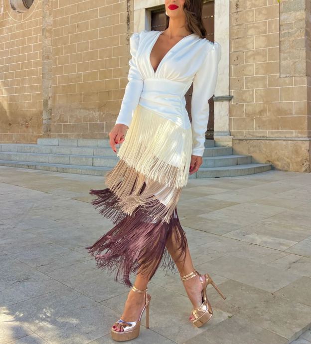 Elegant long dress with V-neck and gradient fringe