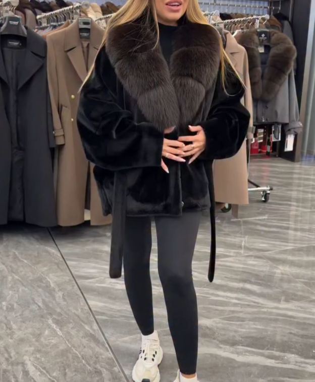 Vintage Glam Black Faux Fur Collared Coat