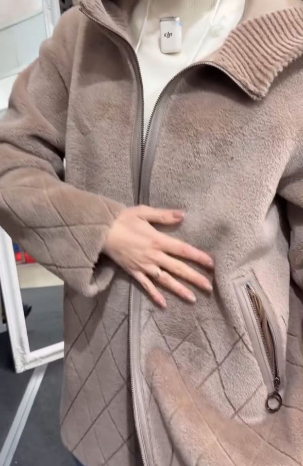 Light Luxury Diamond-Quilted Reversible Beige Coat