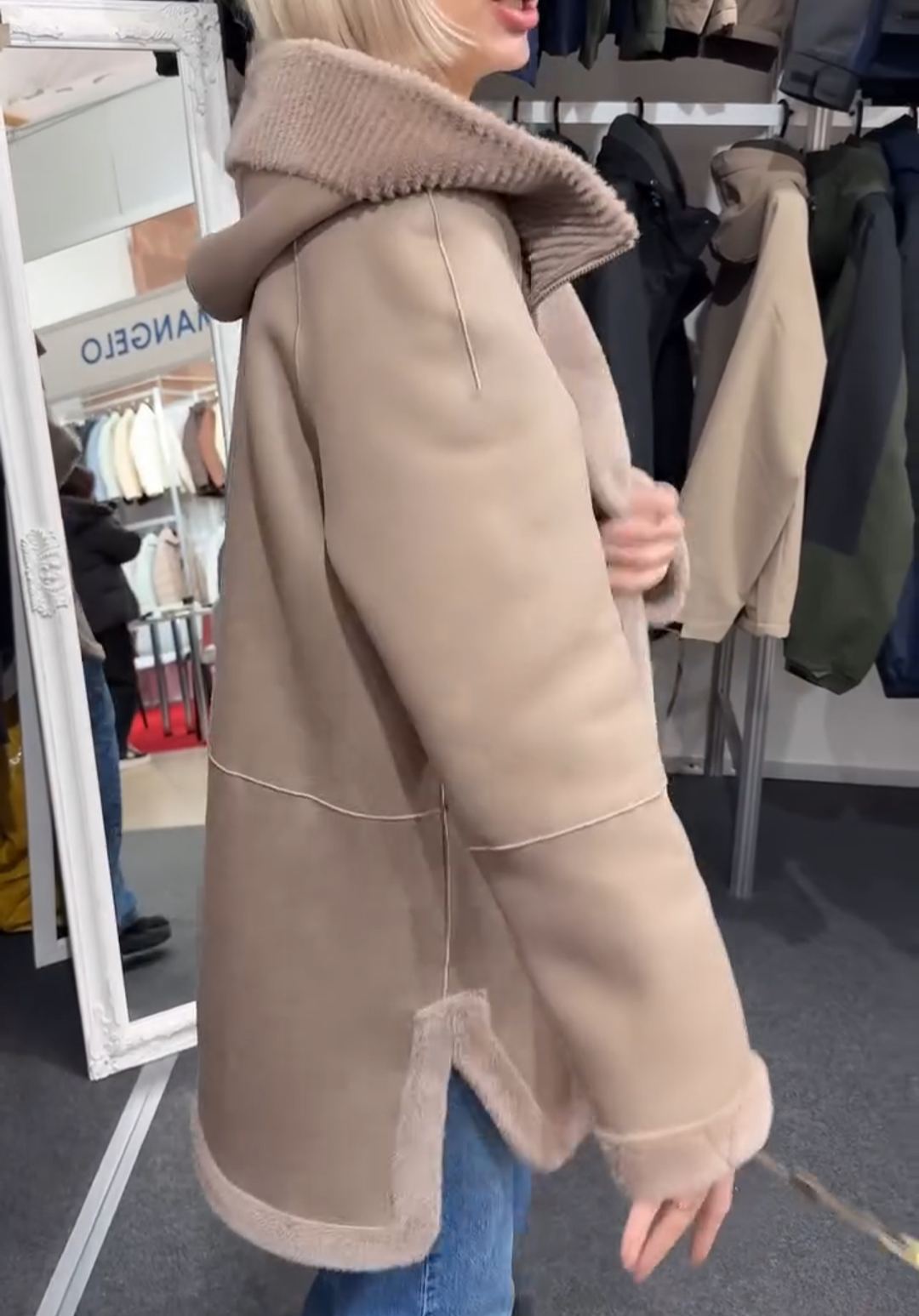 Light Luxury Diamond-Quilted Reversible Beige Coat