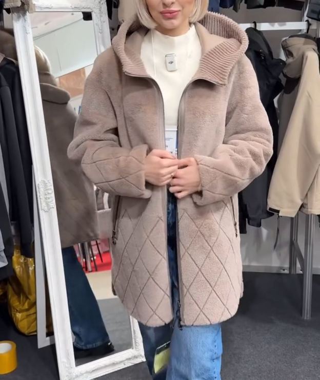 Light Luxury Diamond-Quilted Reversible Beige Coat