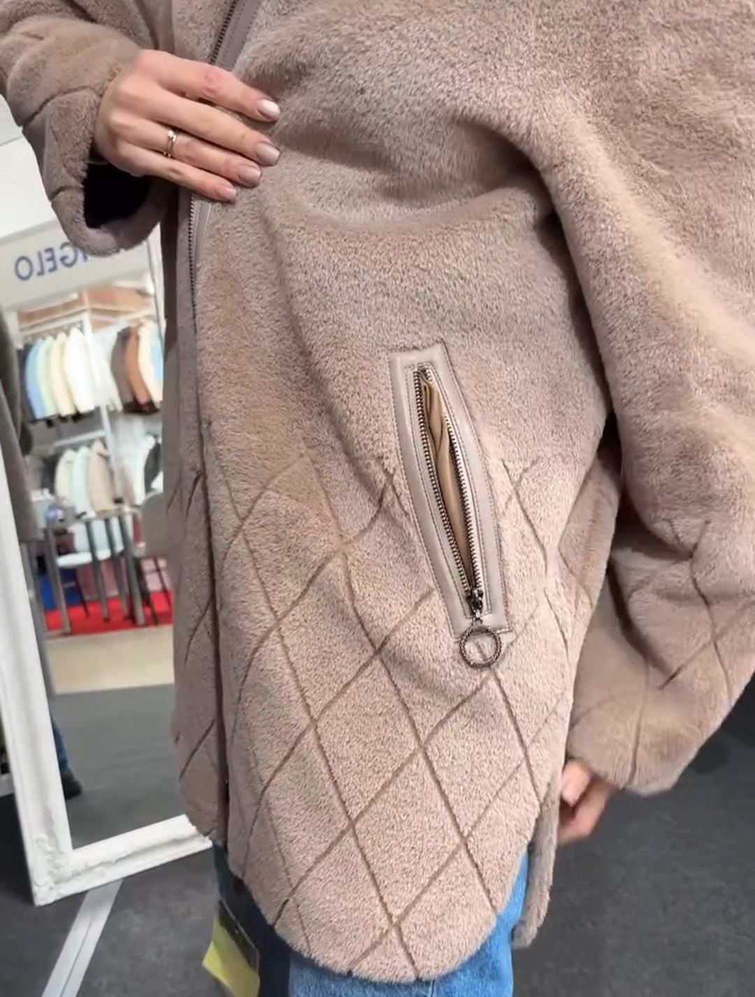 Light Luxury Diamond-Quilted Reversible Beige Coat