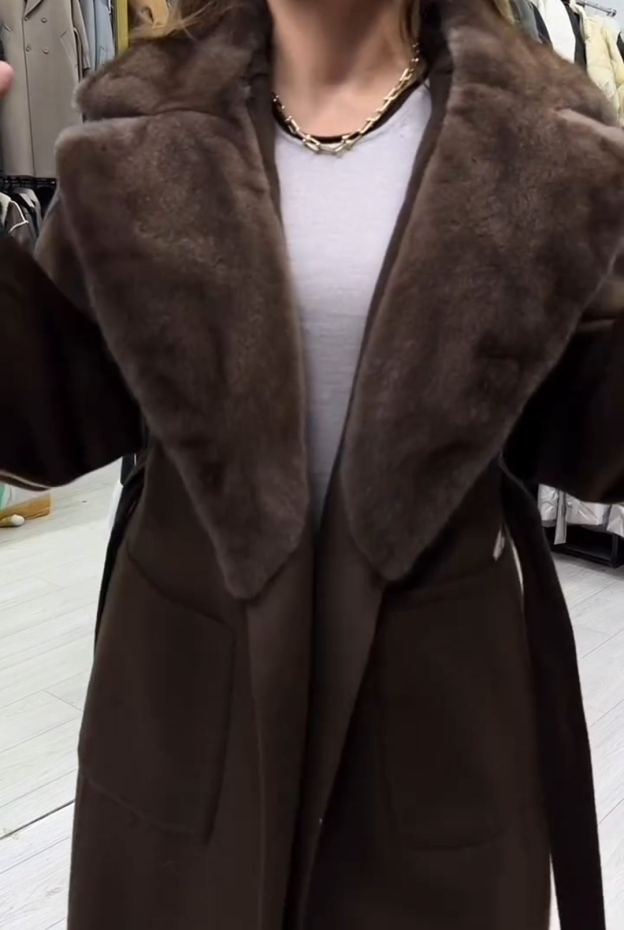 Vintage Elegant Brown Wool Coat with Faux Fur Collar