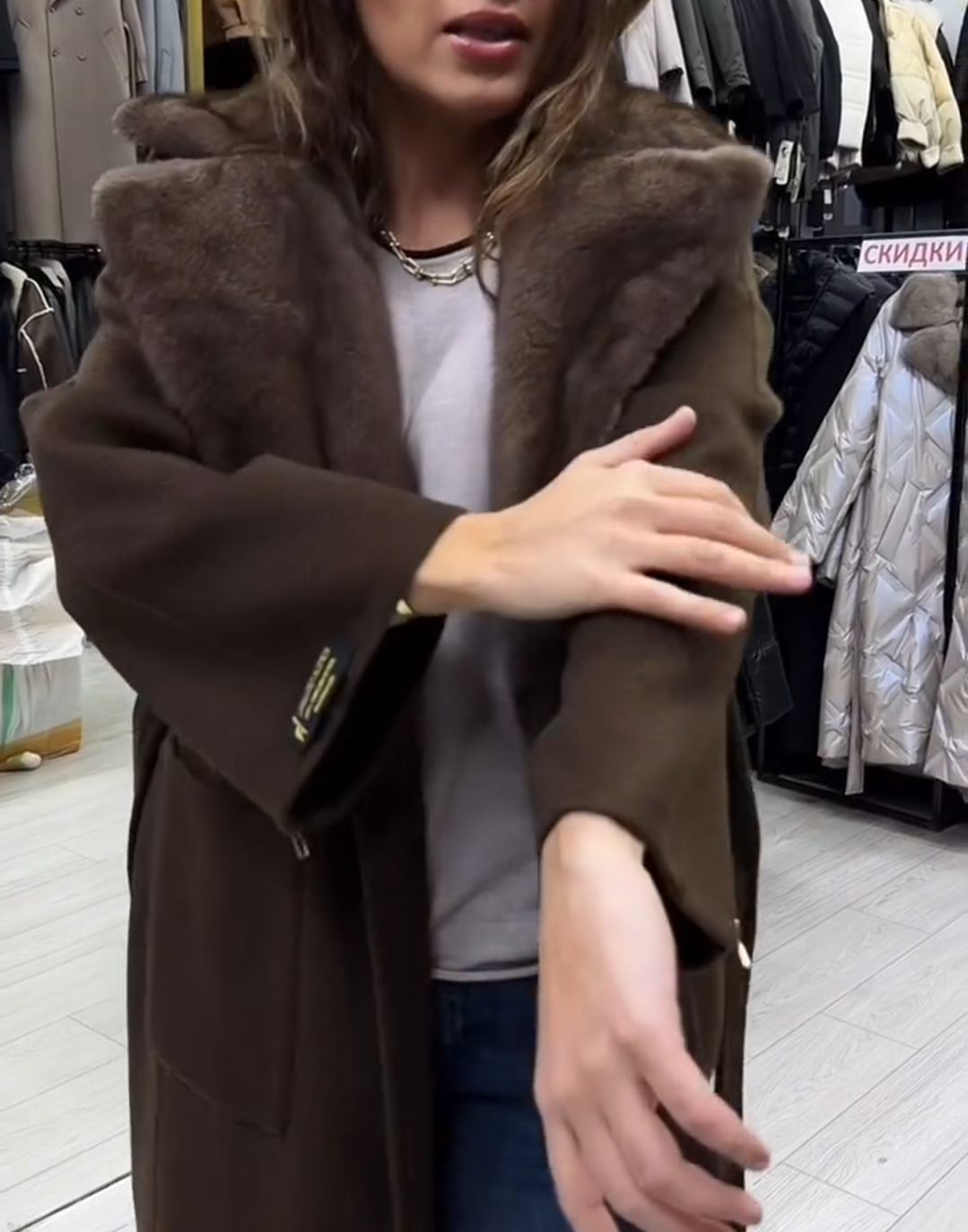 Vintage Elegant Brown Wool Coat with Faux Fur Collar