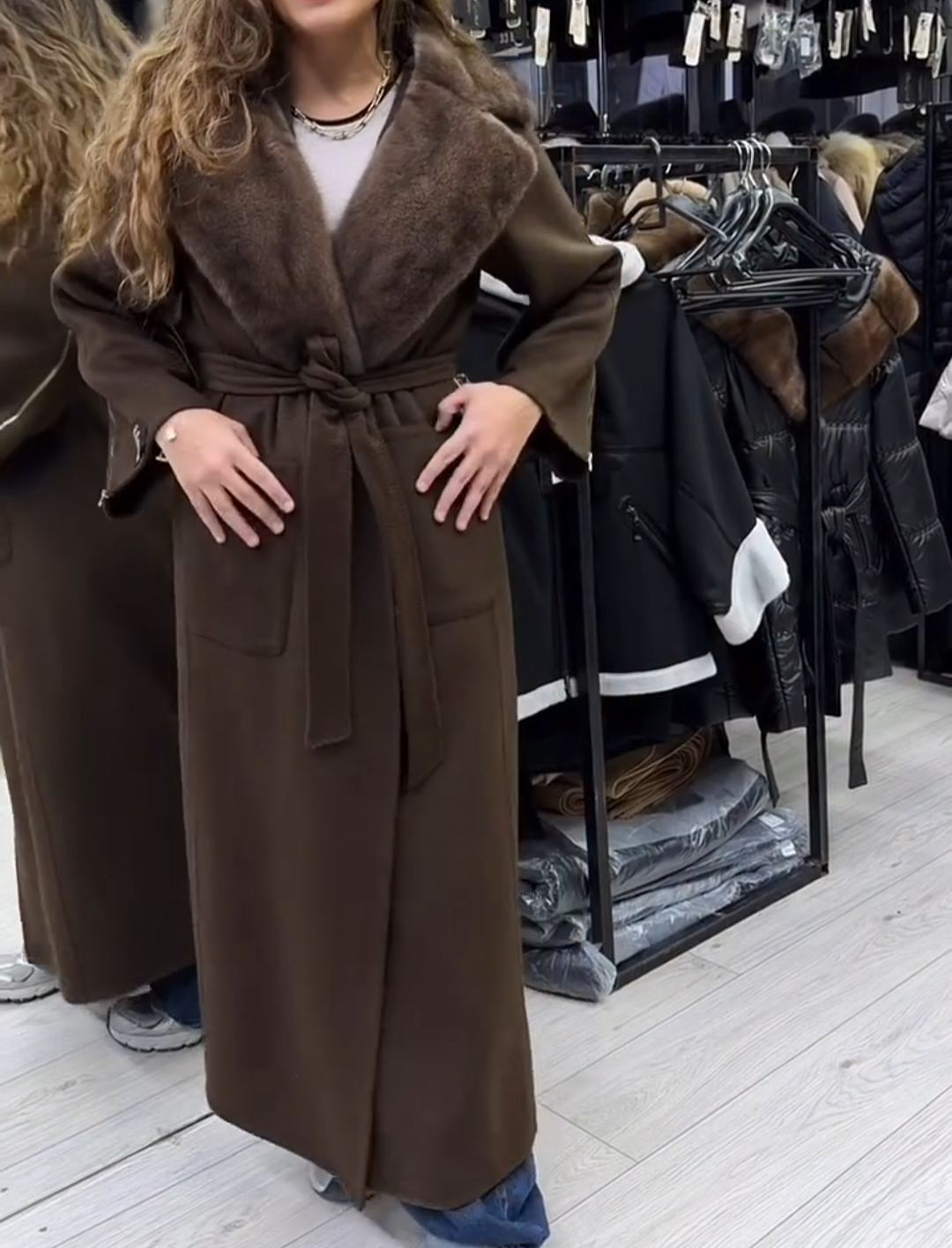 Vintage Elegant Brown Wool Coat with Faux Fur Collar