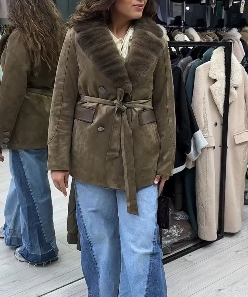 Light Luxury Vintage Olive Suede Coat with Faux Fur Collar