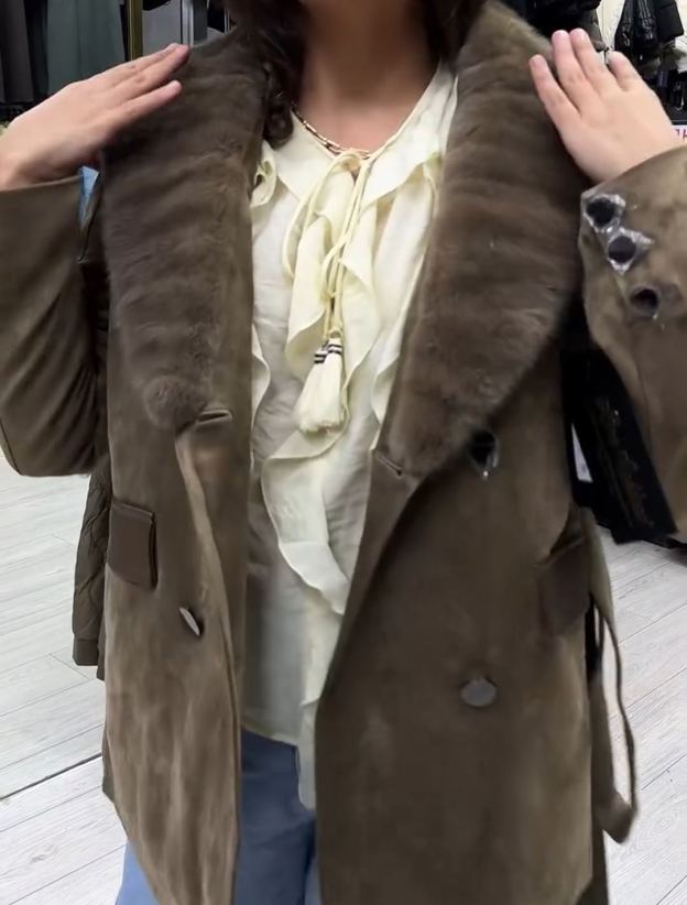 Light Luxury Vintage Olive Suede Coat with Faux Fur Collar