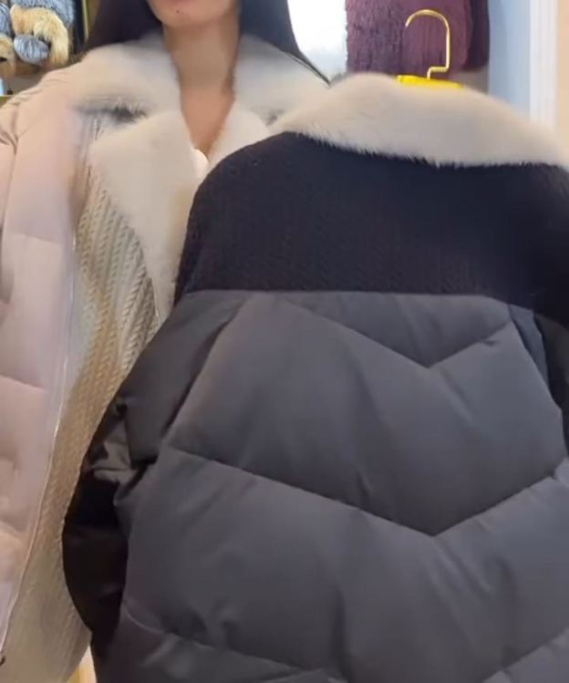 Light Luxury Textured-Panel Light grey Down Coat with Faux Fur Trim