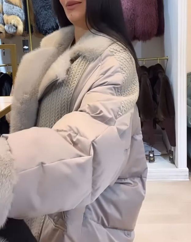 Light Luxury Textured-Panel Light grey Down Coat with Faux Fur Trim