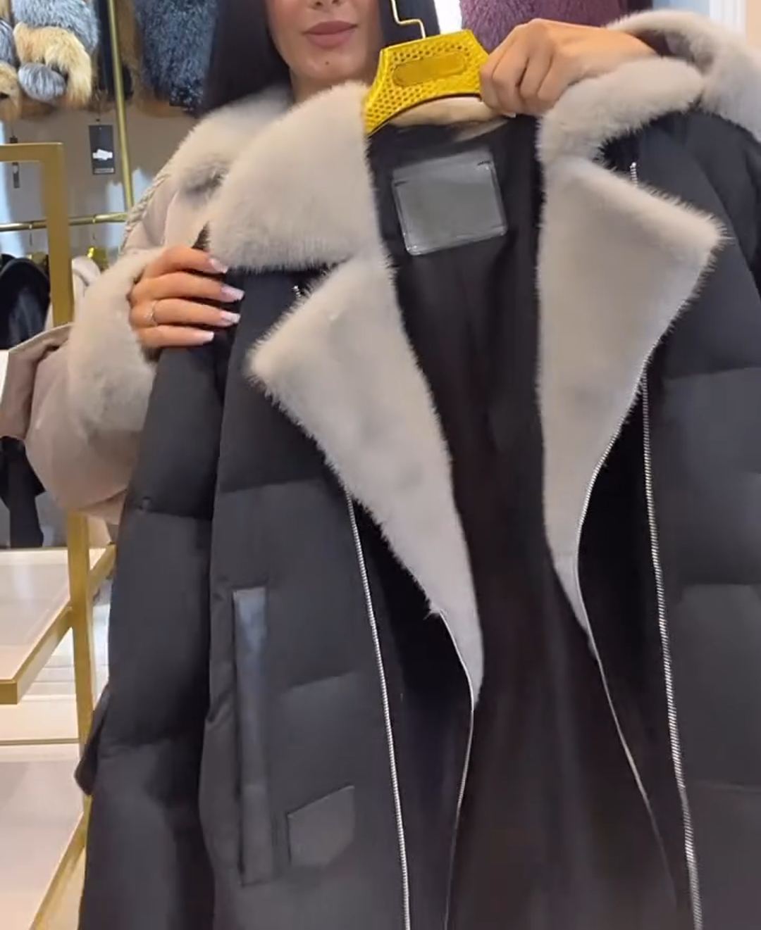 Light Luxury Textured-Panel Light grey Down Coat with Faux Fur Trim