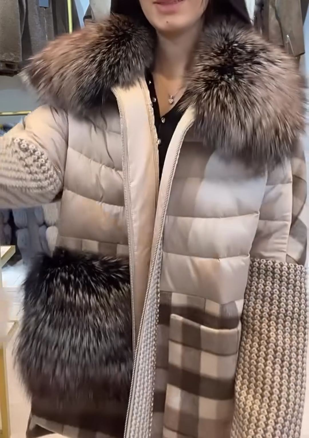 Light Luxury Textured Panel Puffer-Plaid Coat with Detachable Fur