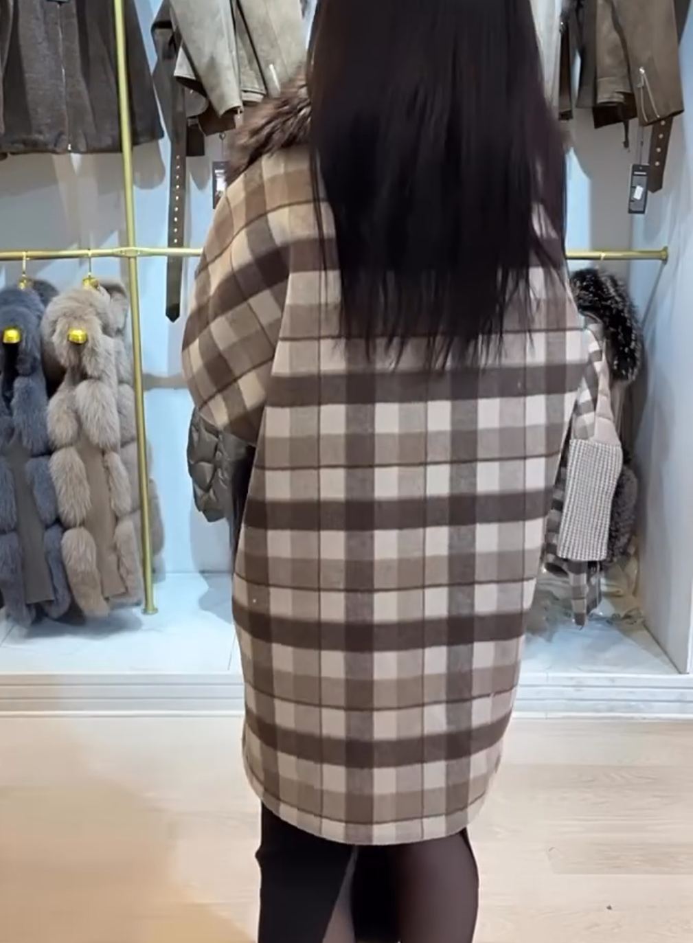 Light Luxury Textured Panel Puffer-Plaid Coat with Detachable Fur