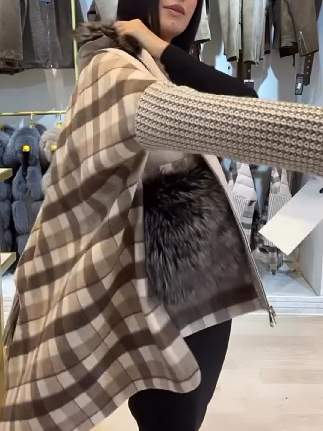 Light Luxury Textured Panel Puffer-Plaid Coat with Detachable Fur