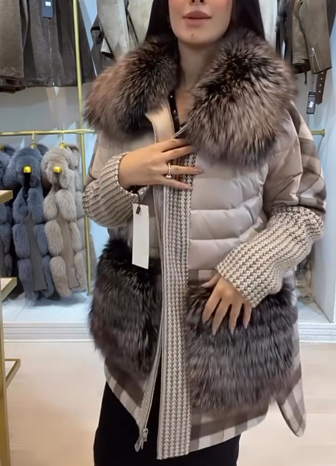 Light Luxury Textured Panel Puffer-Plaid Coat with Detachable Fur