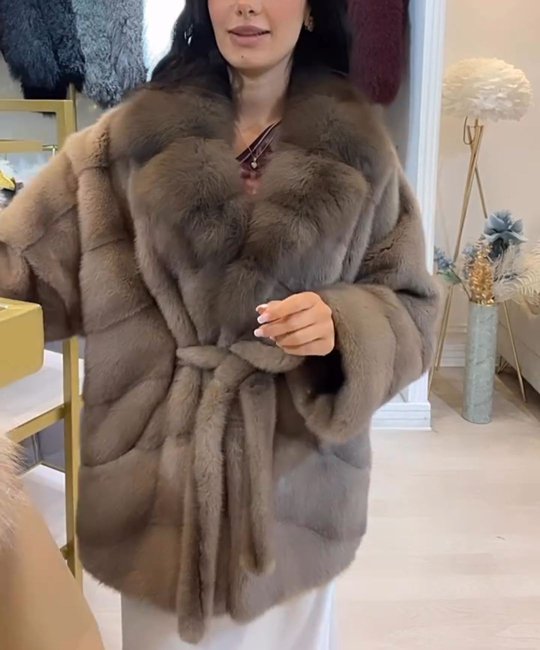 Light Luxury Contrast-Collar Gray Faux Fur Coat